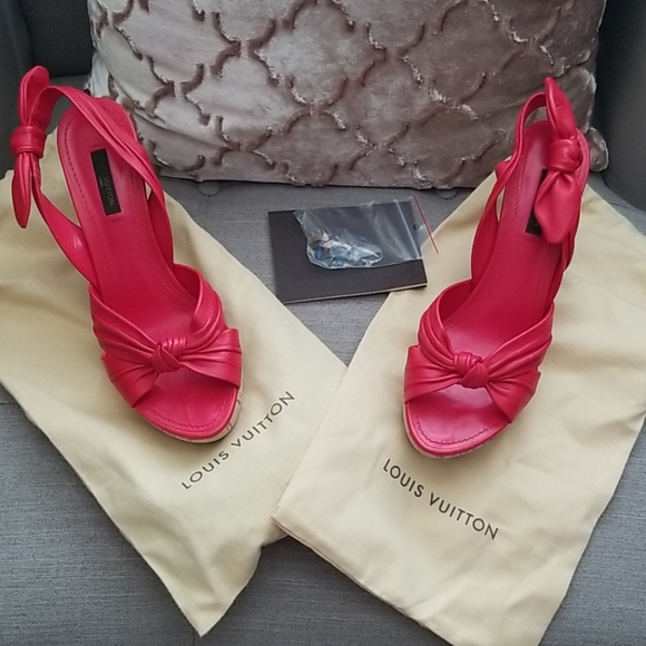 AUTHENTIC Louis Vuitton Coral Leather Heels - Picture 1 of 8